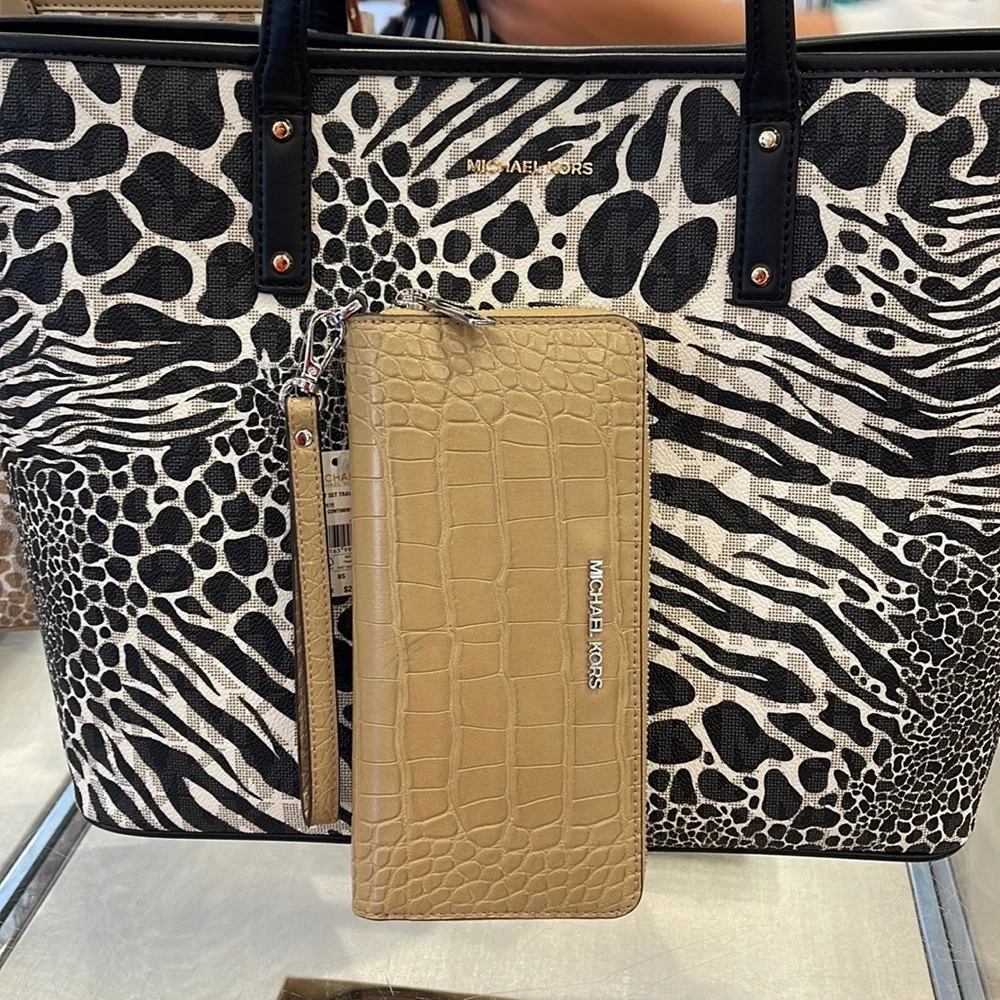 Michael Kors Large Jet Set Travel Continental Wristlet Phone Holder Case Wallet